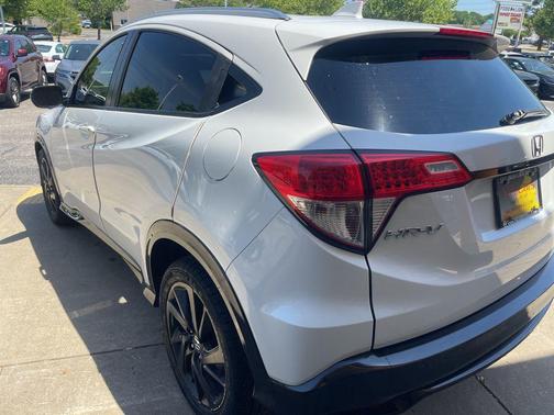 Platinum White Pearl 2021 Honda HR-V AWD Sport