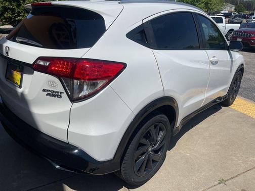 Platinum White Pearl 2021 Honda HR-V AWD Sport