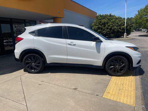 Platinum White Pearl 2021 Honda HR-V AWD Sport