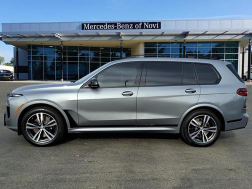 2025 BMW X7 M60i