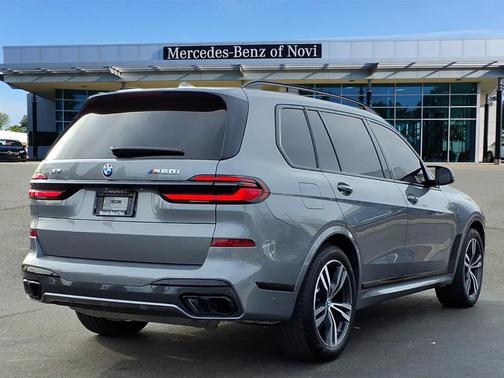 2025 BMW X7 M60i