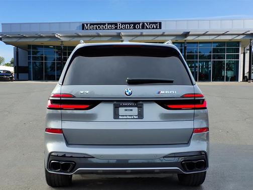 2025 BMW X7 M60i