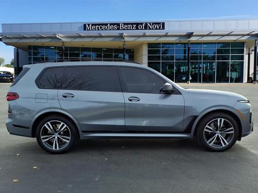 2025 BMW X7 M60i