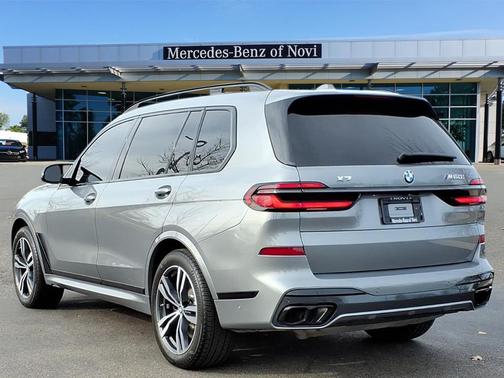 2025 BMW X7 M60i