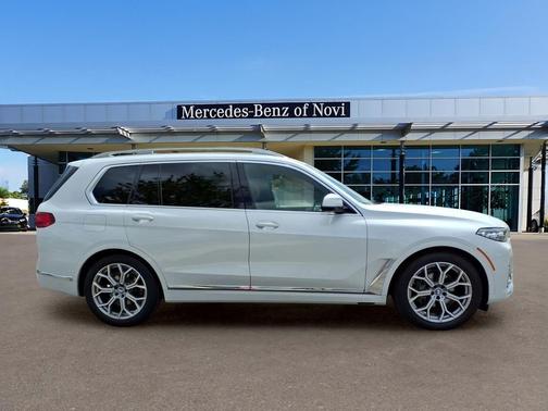 Mineral White Metallic 2021 BMW X7 xDrive40i