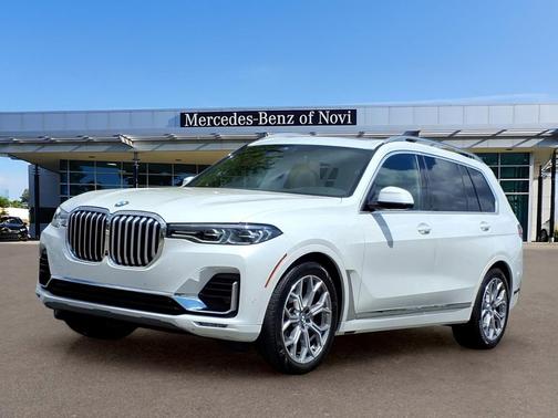 Mineral White Metallic 2021 BMW X7 xDrive40i