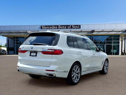 Mineral White Metallic 2021 BMW X7 xDrive40i