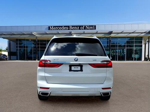 Mineral White Metallic 2021 BMW X7 xDrive40i