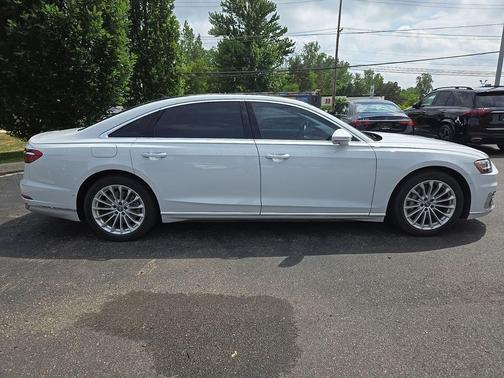 Glacier White Metallic 2019 Audi A8 55