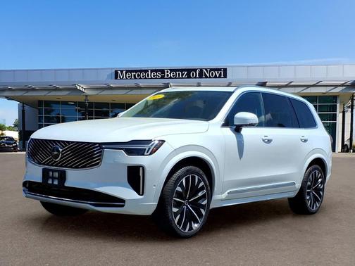 Crystal White Pearl 2025 Volvo XC90 B6 Plus 7-Seater