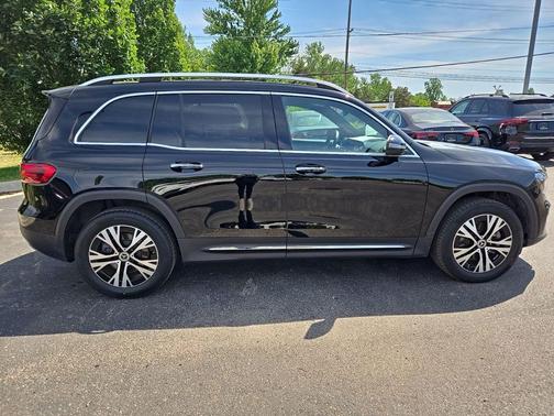 Black 2025 Mercedes-Benz GLB 250 4MATIC