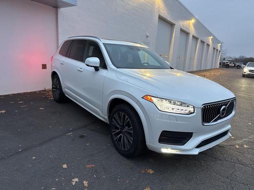 2021 Volvo XC90 T6 Momentum