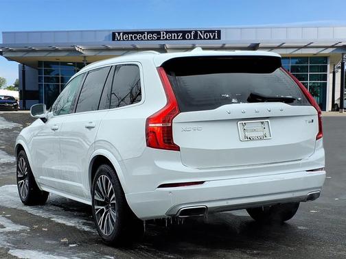 2021 Volvo XC90 T6 Momentum