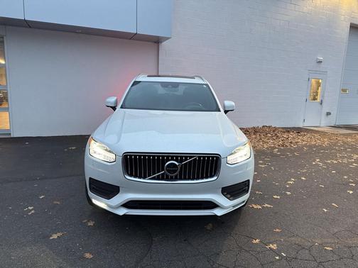 2021 Volvo XC90 T6 Momentum