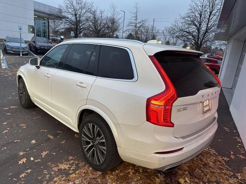 2021 Volvo XC90 T6 Momentum