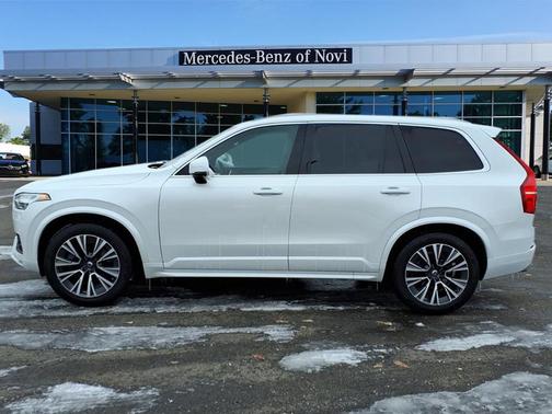 2021 Volvo XC90 T6 Momentum