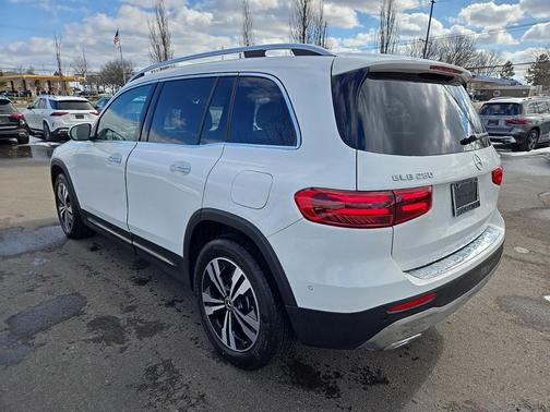 2025 Mercedes-Benz GLB 250 4MATIC