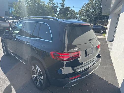 2025 Mercedes-Benz GLB 250 4MATIC