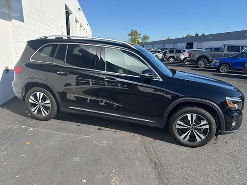 2025 Mercedes-Benz GLB 250 4MATIC