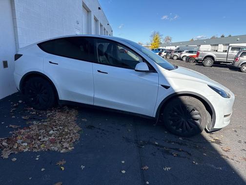 2023 Tesla Model Y Long Range Dual Motor All-Wheel Drive