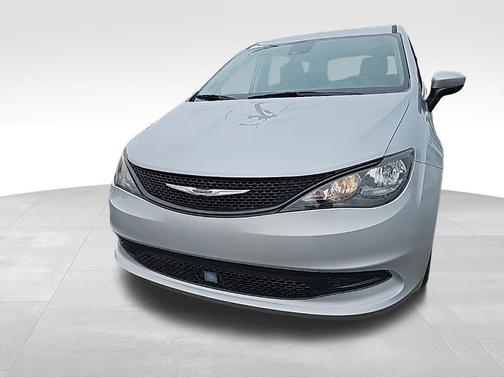 Silver Mist Clearcoat 2023 Chrysler Voyager LX