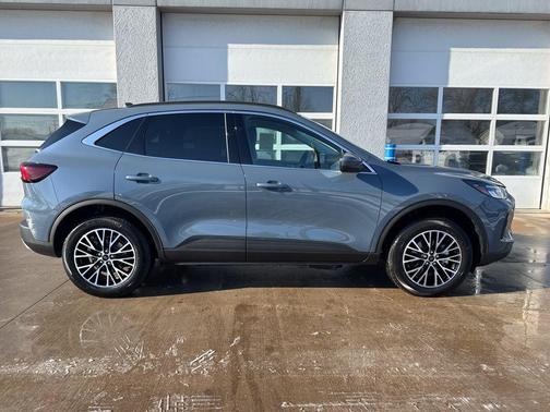 2026 Ford Escape PHEV SE