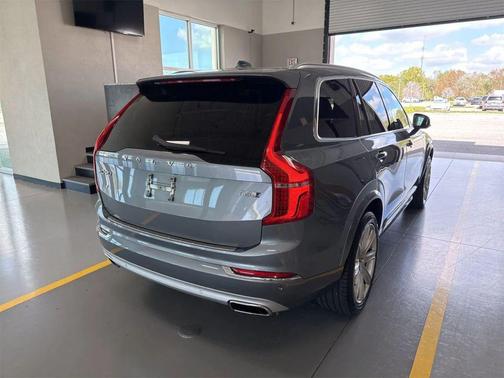 2019 Volvo XC40 T5 Momentum