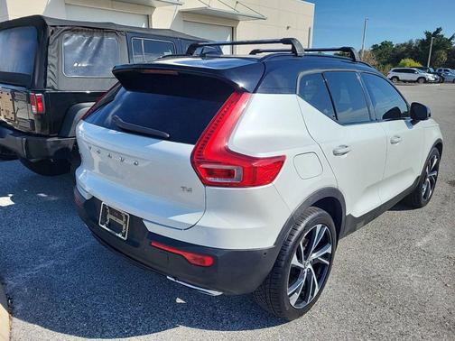2019 Volvo XC40 T4 R-Design