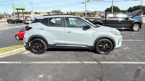 2022 Nissan Kicks SR