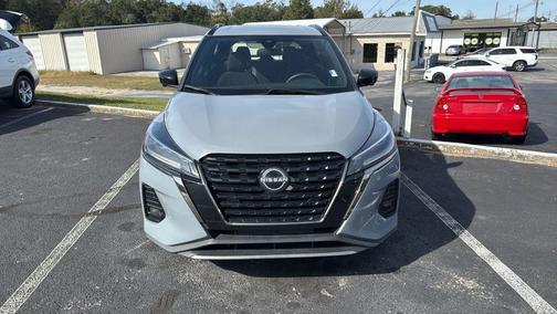 2022 Nissan Kicks SR