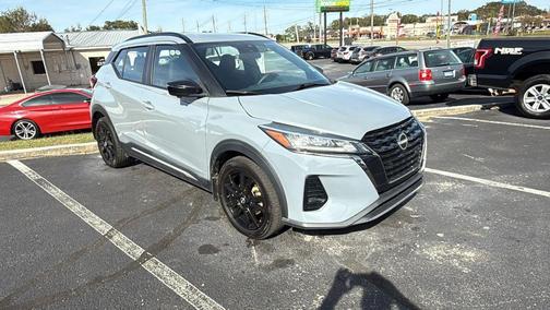 2022 Nissan Kicks SR