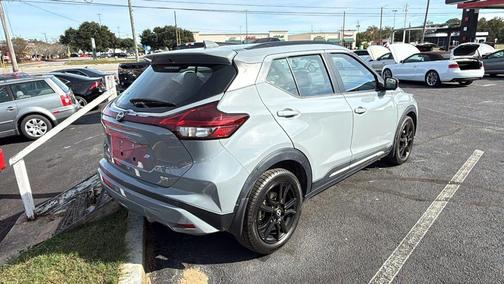 2022 Nissan Kicks SR