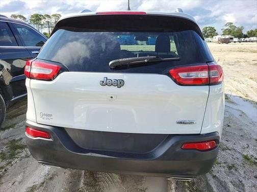 2016 Jeep Cherokee Sport