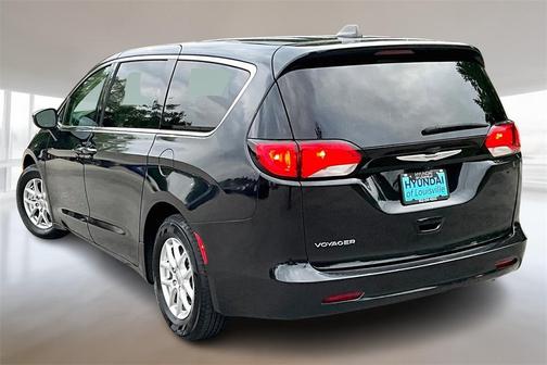 2023 Chrysler Voyager LX