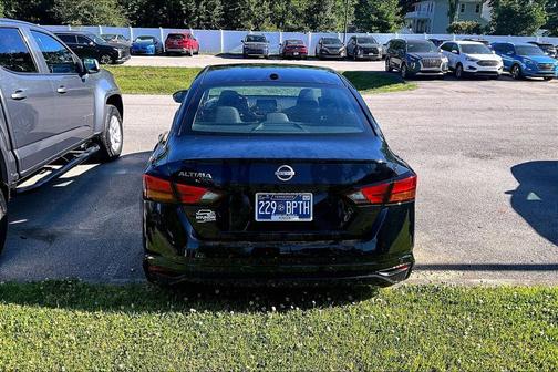 Super Black Clearcoat 2025 Nissan Altima SV