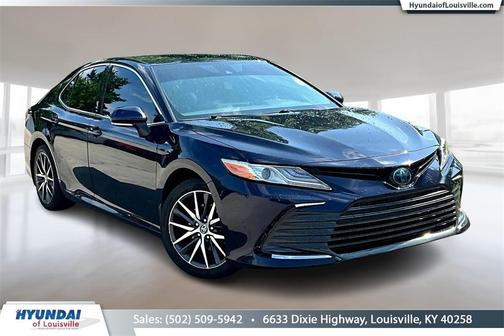 2022 Toyota Camry Hybrid XLE