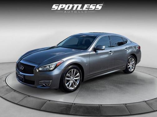 2017 INFINITI Q70 3.7