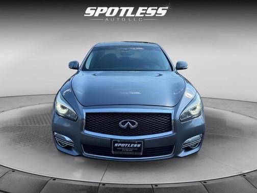 2017 INFINITI Q70 3.7