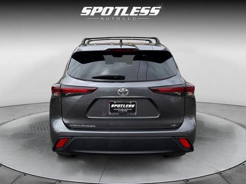 Magnetic Gray Metallic 2024 Toyota Highlander LE