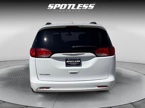 Bright White Clearcoat 2020 Chrysler Voyager LX