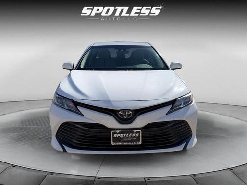2018 Toyota Camry Hybrid LE