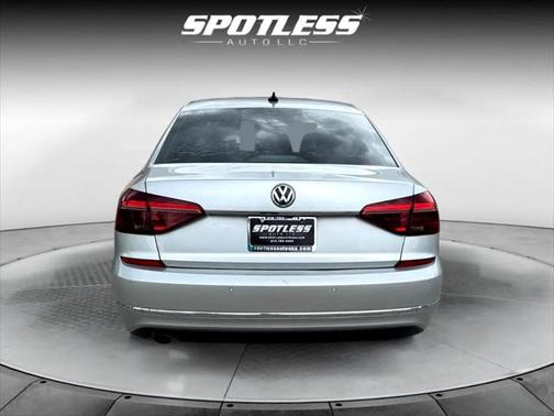 2017 Volkswagen Passat 1.8T SE w/Technology