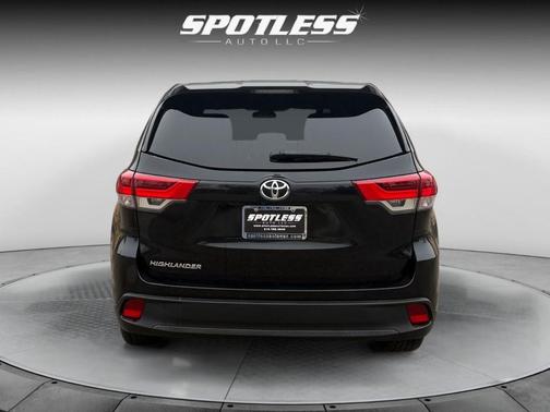 2019 Toyota Highlander LE I4