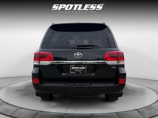 2018 Toyota Land Cruiser Base