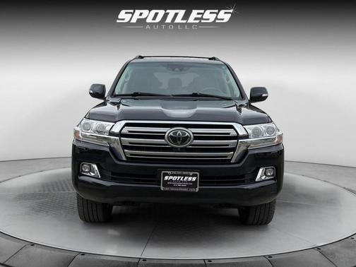2018 Toyota Land Cruiser Base