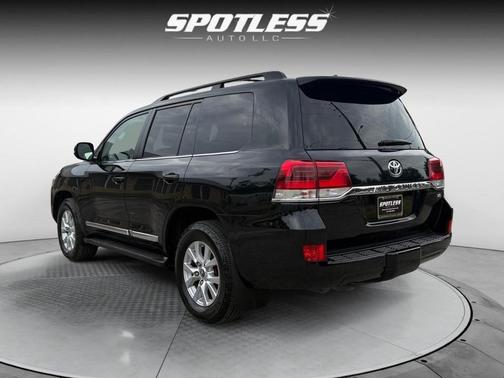 2018 Toyota Land Cruiser Base