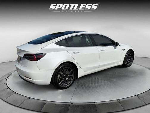 Pearl White Multi-Coat 2019 Tesla Model 3 Standard Range