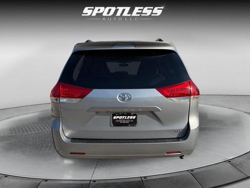 2014 Toyota Sienna XLE