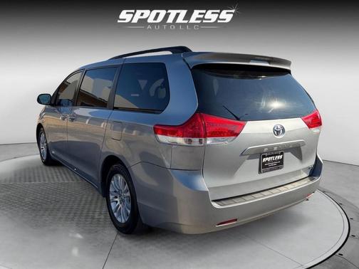 2014 Toyota Sienna XLE