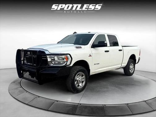 2022 RAM 2500 Tradesman Crew Cab 4x4 6'4' Box